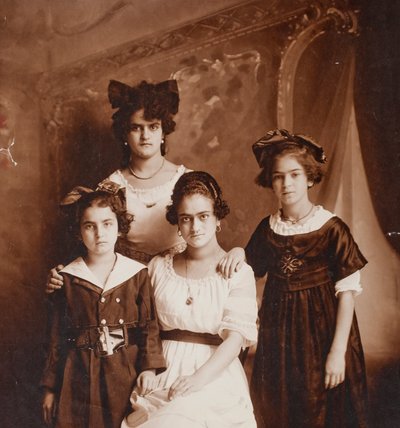 Matilde, Adriana, Frida e Cristina Kahlo da Guillermo Kahlo